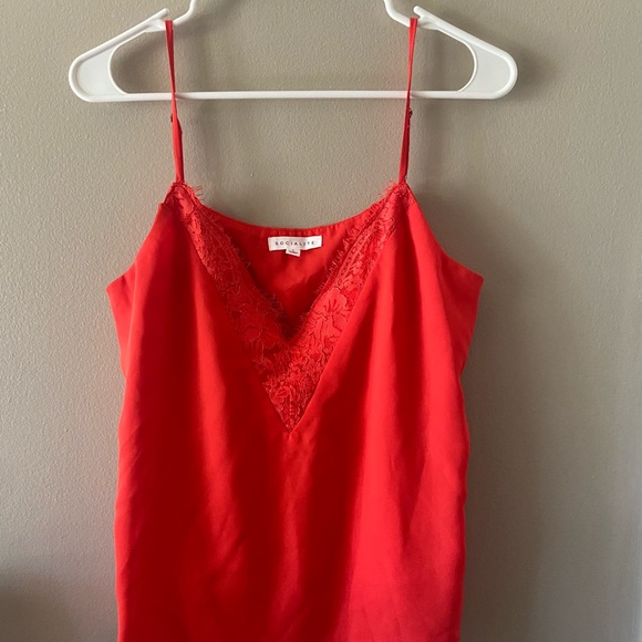 Socialite lace detailed tank top - Picture 2 of 4